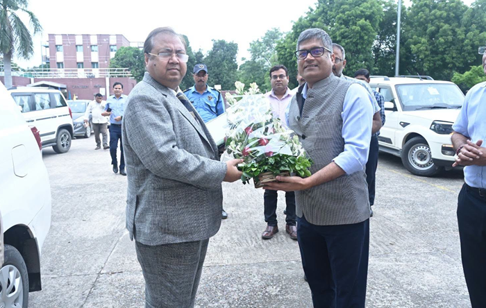 ALIMCO CMD welcomes Principal Secretary, UP Backward Classes Welfare